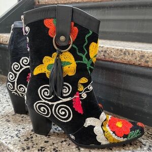 Zeyzani Black Velvet/ Leather Western Embroidered Boots Size 38 EUC